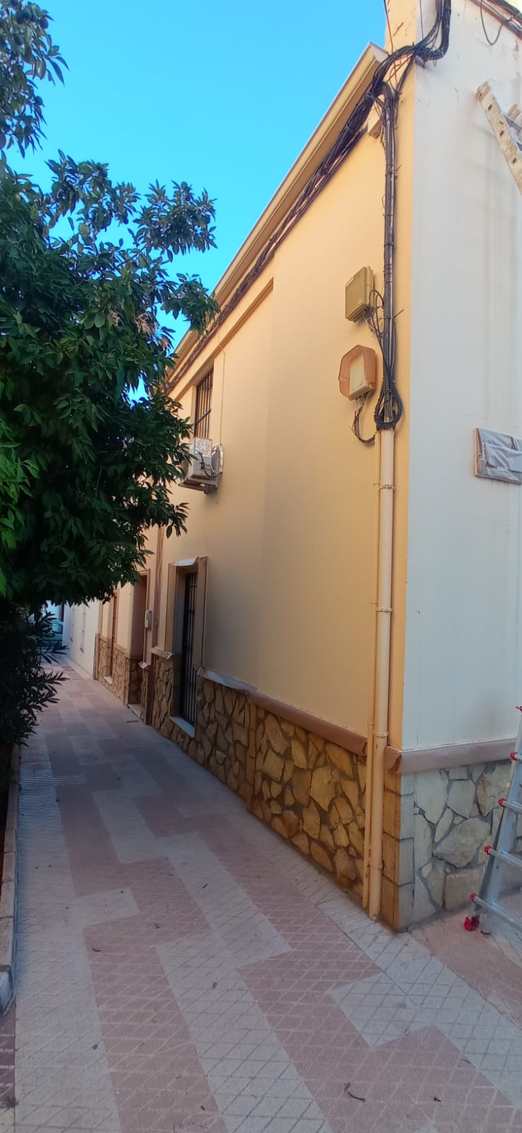Aplicaci贸n de revestimientos exteriores fachada