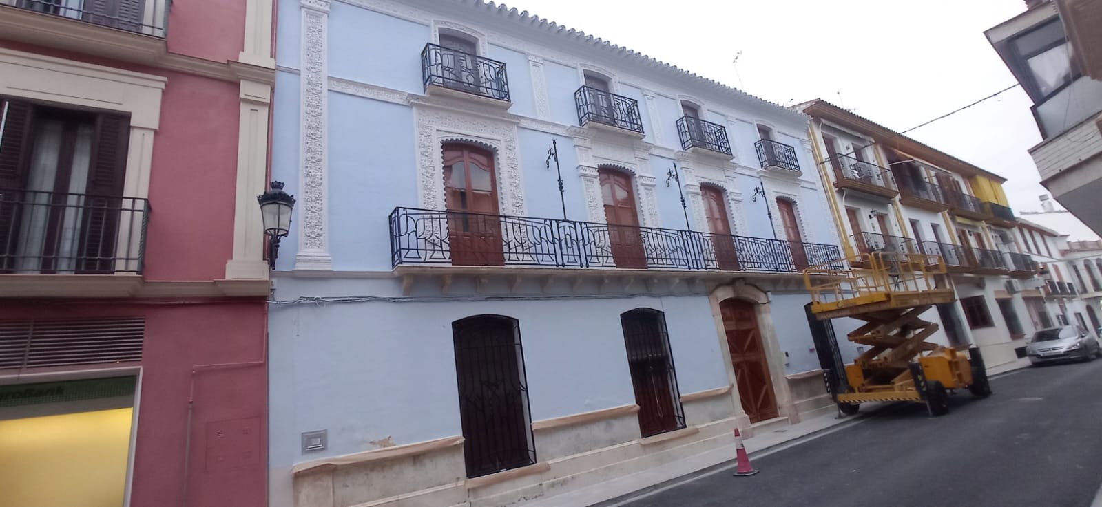 Aplicaci贸n de revestimientos exteriores en palacios se帽oriales