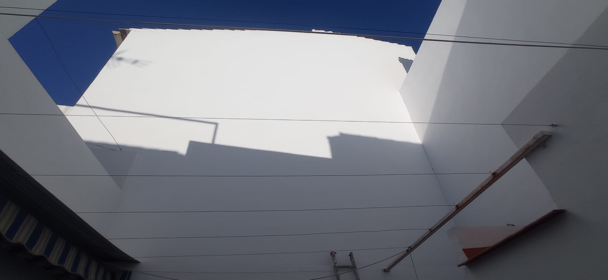 Aplicaci贸n de revestimientos exteriores en casas viejas